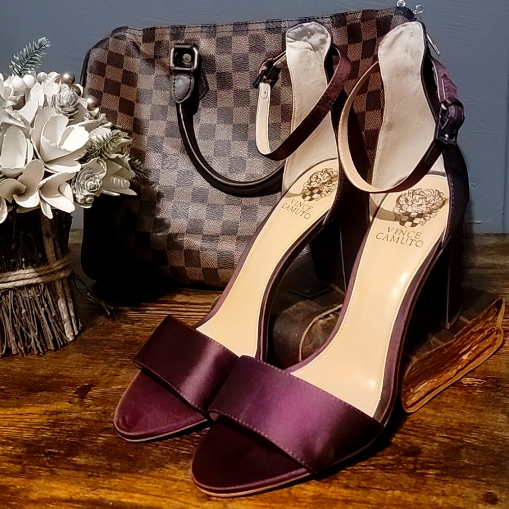 Vince Camuto burgundy heels